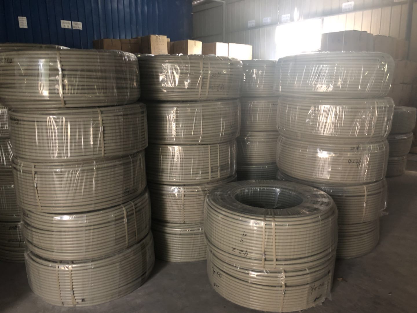 四川四房播播五月塑膠有限公司 四川四房播播五月(fēng)塑膠有限公司